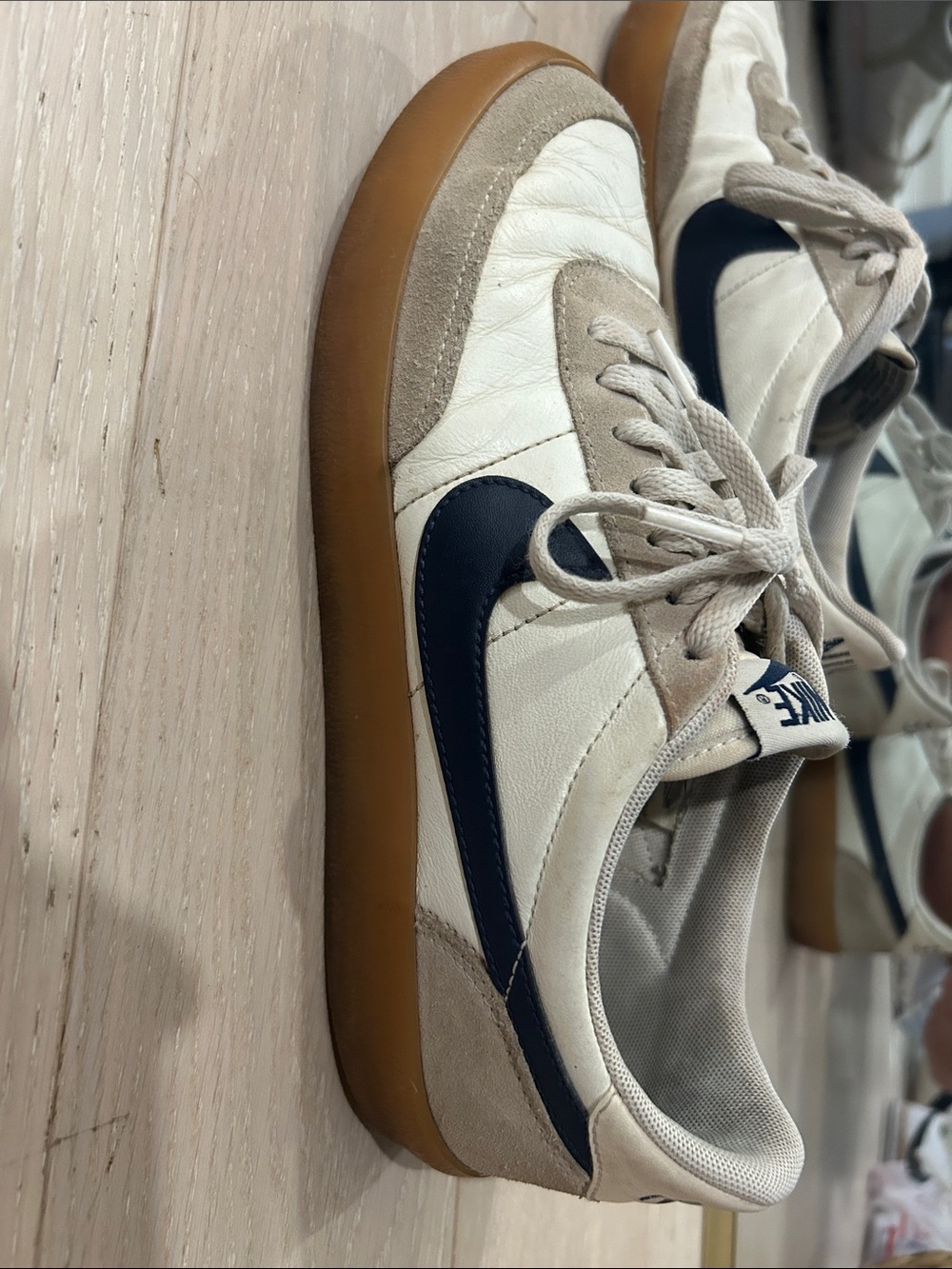 Nike Men’s Retro Trainer in White, Navy & Gum